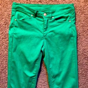 🌻 Divided skinny jeans by H&M women’s size 6 green